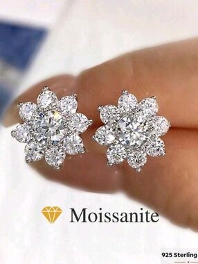 1 Pair Floral Design Earrings, Inlaid With 0.5 Carat Moissanite Diamonds, 925 St